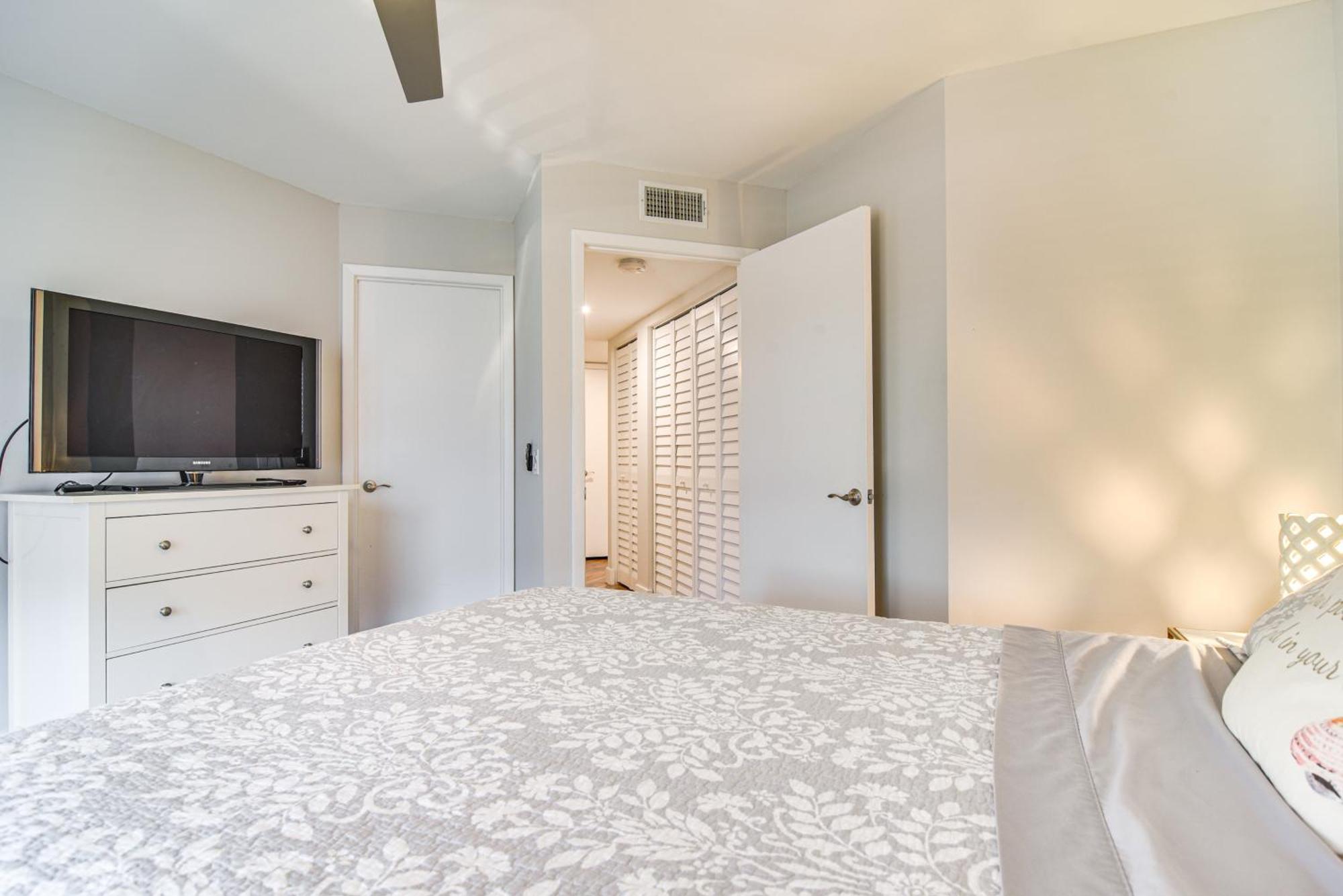 Modern Isla Del Sol Condo Walk To St Pete Beach! Сент-Питерсберг Экстерьер фото